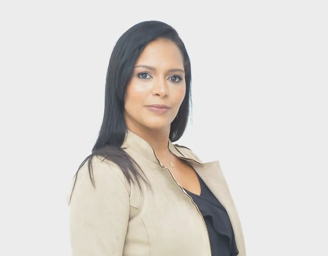 Dra. Luciana Santos, cirurgiã-dentista